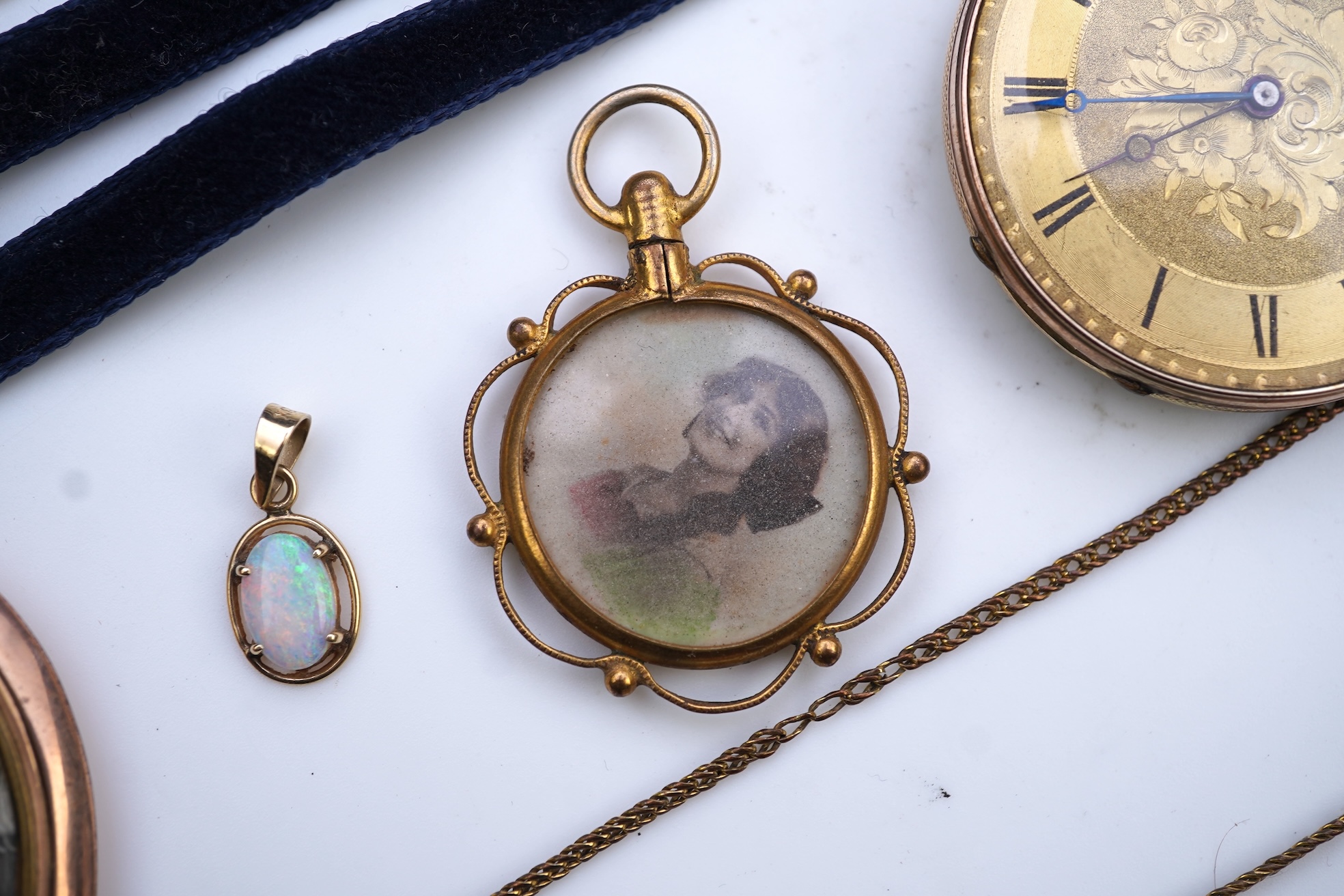 A collection of jewels, early-mid 20th century